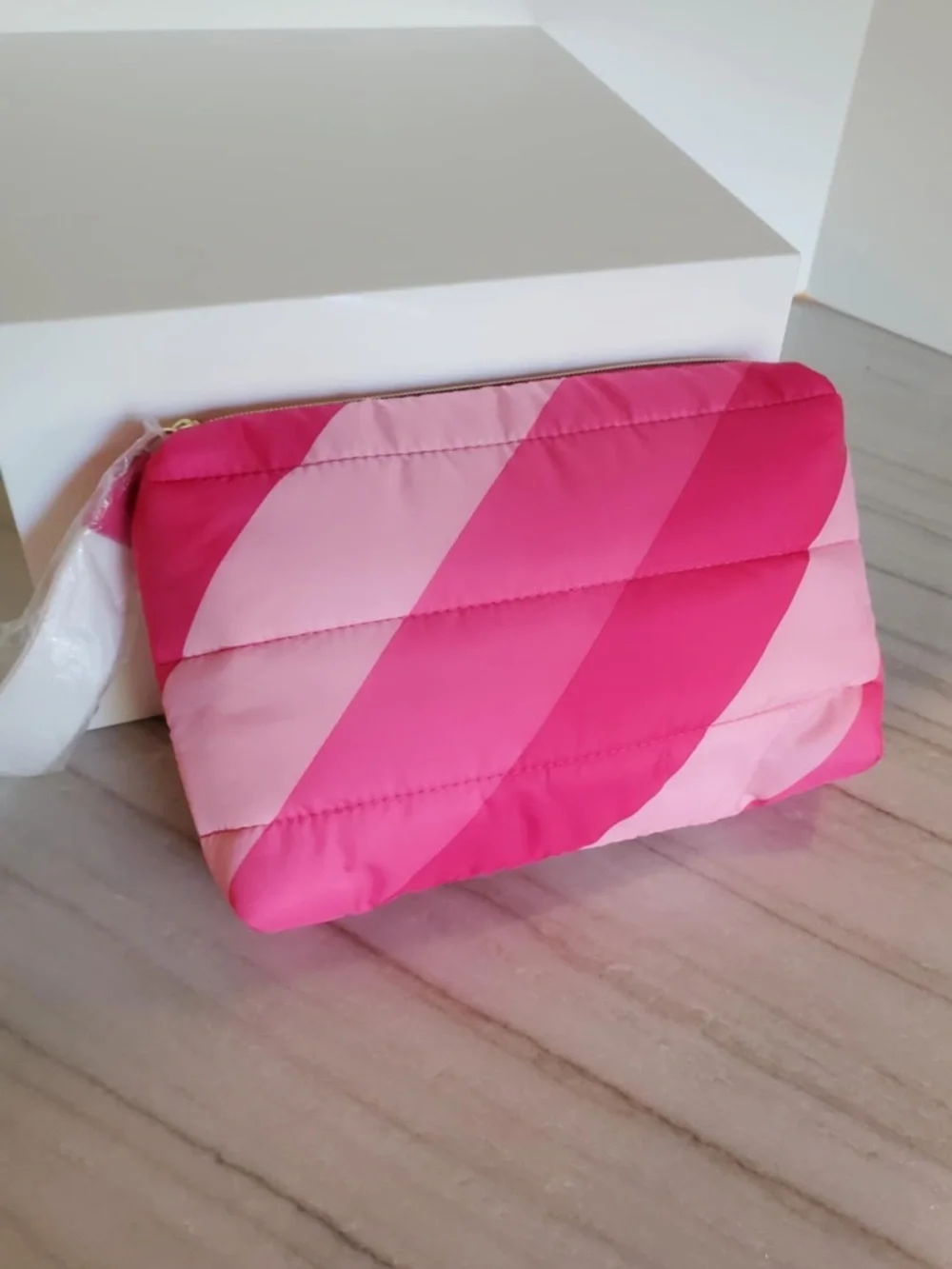 ✨NWOT✨Estee Lauder Pink Striped Puffy Quilted Logo Makeup Beauty Wristlet Bag